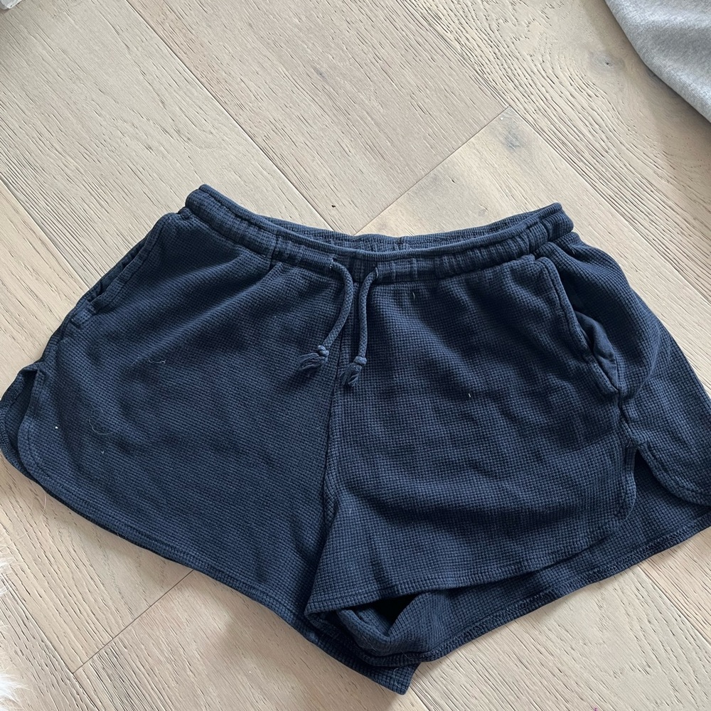 BARLEY WORN BRANDY MELVILLE BLACK SHORTS!!